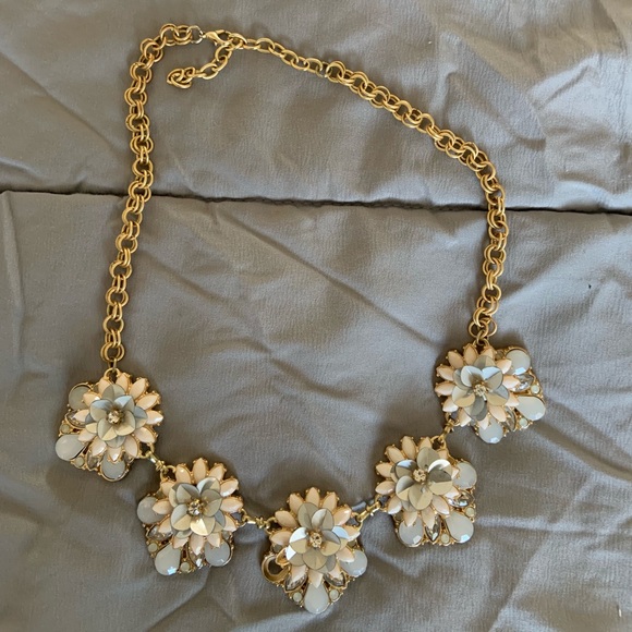 Jewelry - ✨Statement necklace